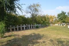 A-fejlújított-temető-kegyeleti-keresztsora